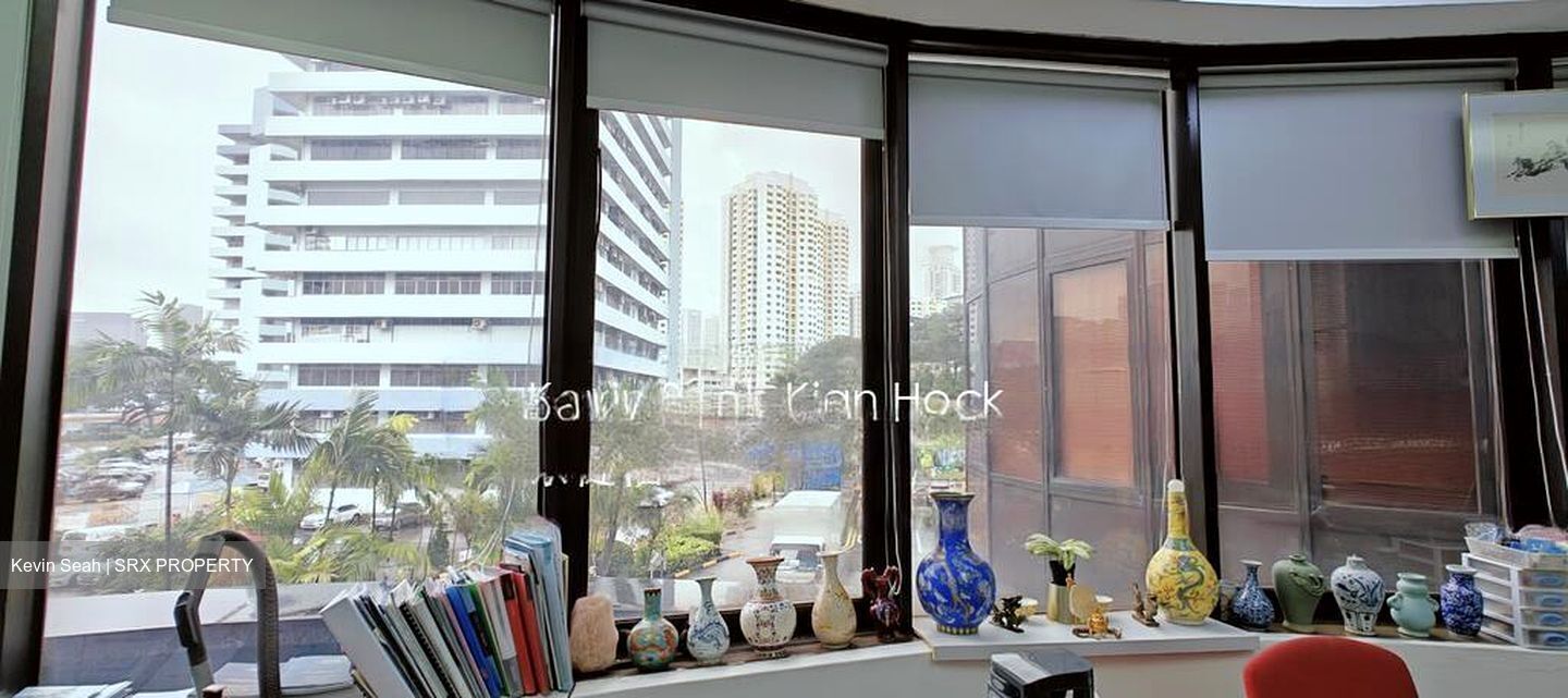 Concorde Shopping Centre (D3), Office #451327131